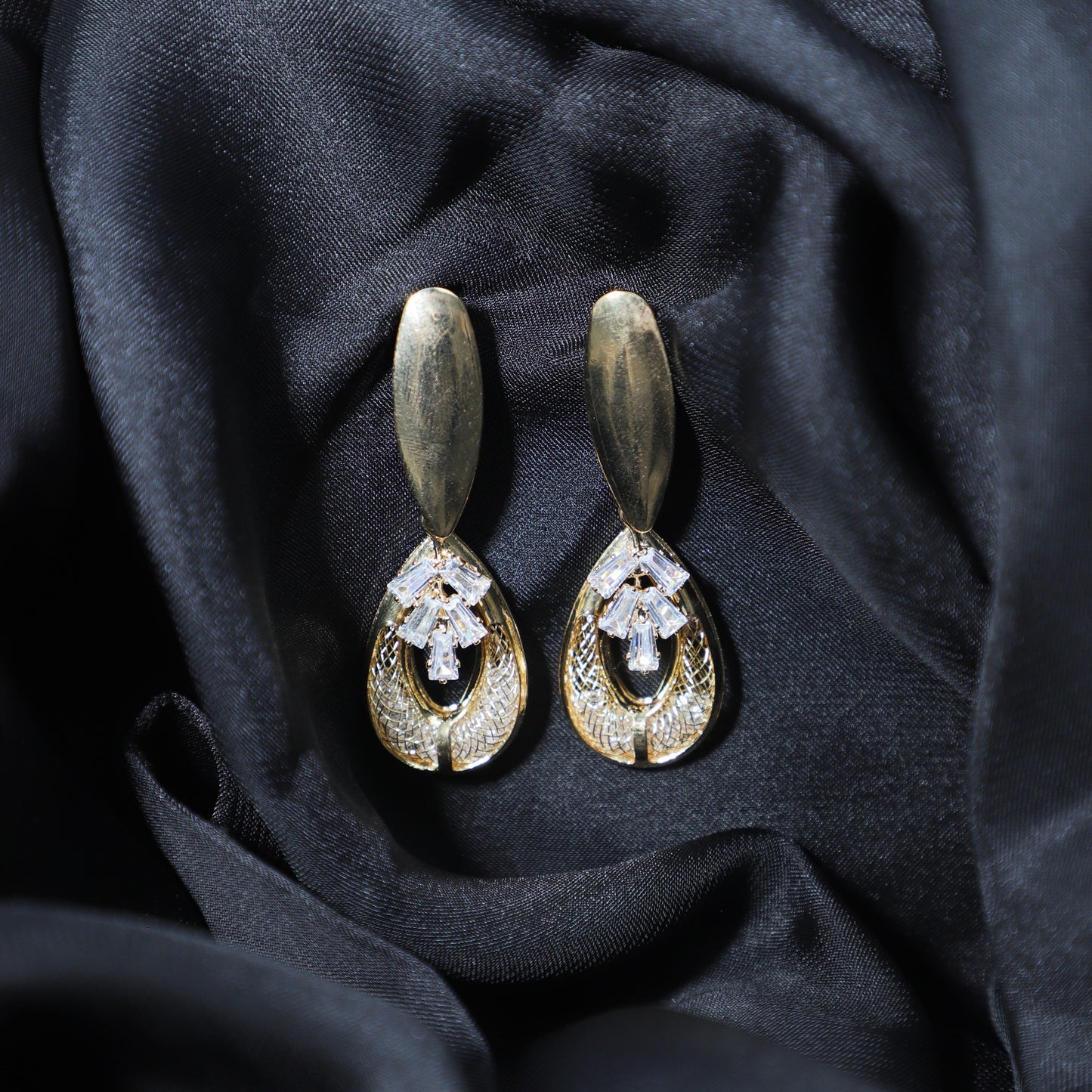 Premium Tops Fashion Jewelry – Stylish & Affordable | Zurii.pk