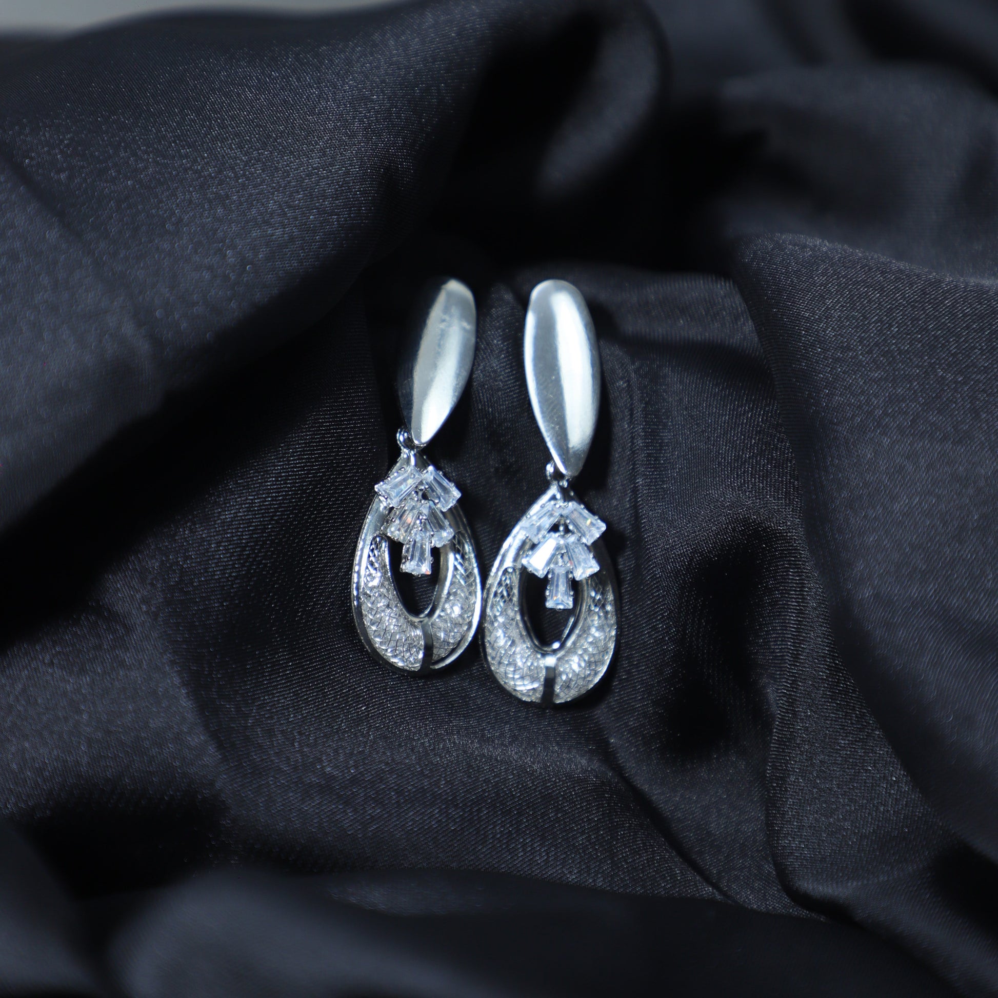 Premium Tops Fashion Jewelry – Stylish & Affordable | Zurii.pk